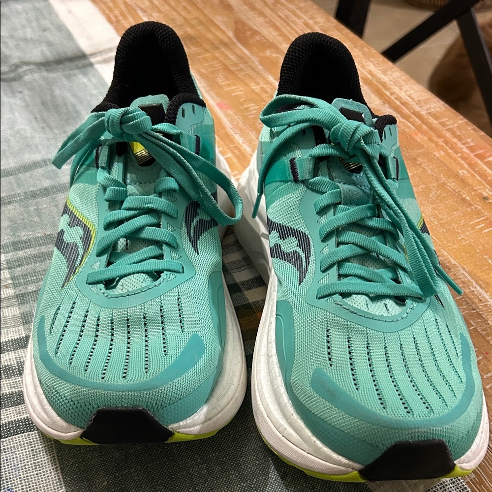 Saucony Tempus like NEW